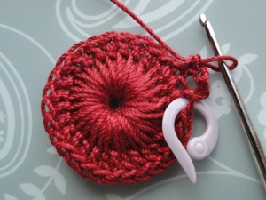 The first loop of 4 ch. The first loop of 4 ch.