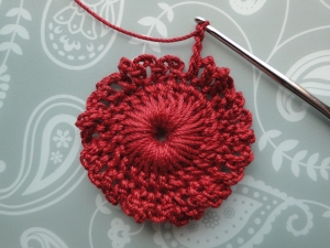 The last 3 chain ready to be worked into the ss. The last 3 chain ready to be worked into the ss.