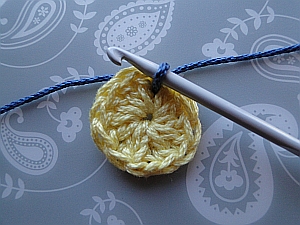 Joining into Round 2 with contrasting yarn