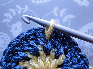 Joining yellow into the blue at the start of Round 3.