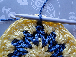 Joining blue into yellow at the beginning of Round 4.