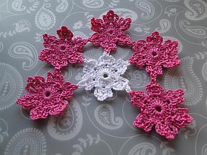 Five flowers joined to center Five flowers joined to center