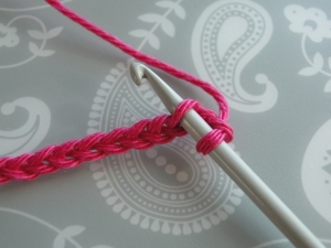 Hook under top loop of chain