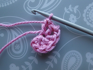 Crocheting over tail end of yarn Crocheting over tail end of yarn