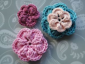 flowers with six overlapping leaves