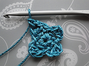 ch 1, sc into rep space