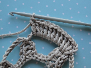 8 stitches between cogs.