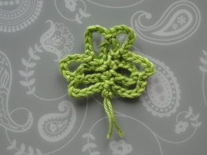 A stem with two chain and the two tail ends snipped evenly