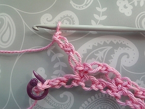 Where to place the final stitch of the second row