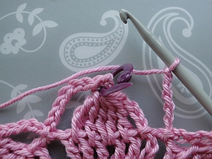 Joining with a ss into the space below the picot Joining with a ss into the space below the picot