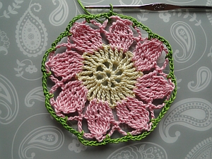 Round 5 - chained loops around the edge Round 5 - chained loops around the edge